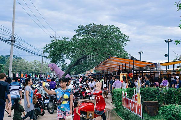 ตลาดนัดไดโนเสาร์ ตลาดนัดไดโนเสาร์