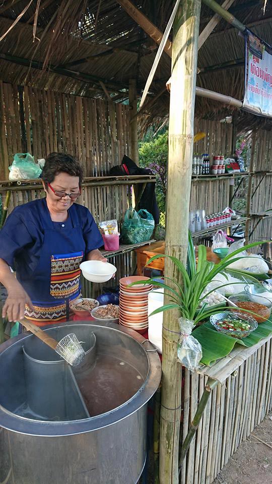 ตลาดร่มไม้ชายน้ำ วัดพระลอย ตลาดร่มไม้ชายน้ำ วัดพระลอย