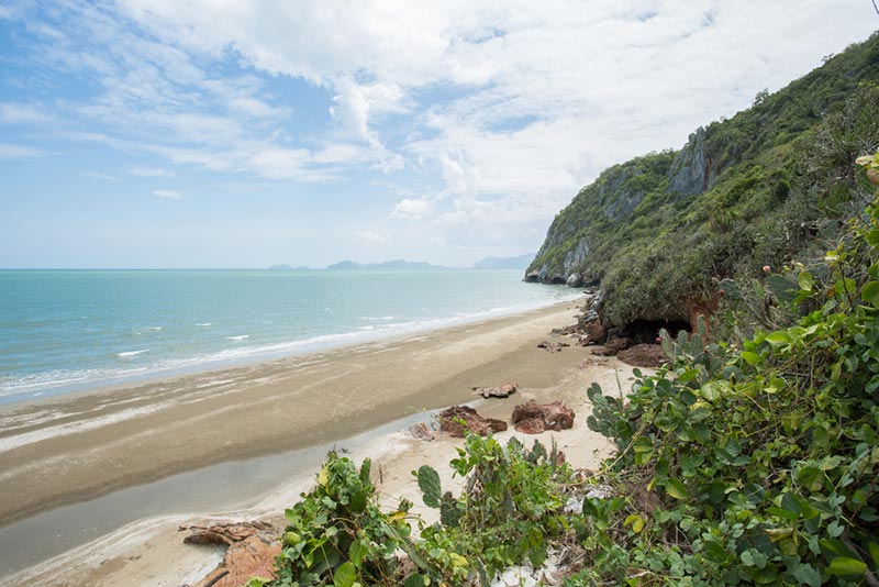 ปราณบุรี หาดนเรศวร (หาดเขากะโหลก)