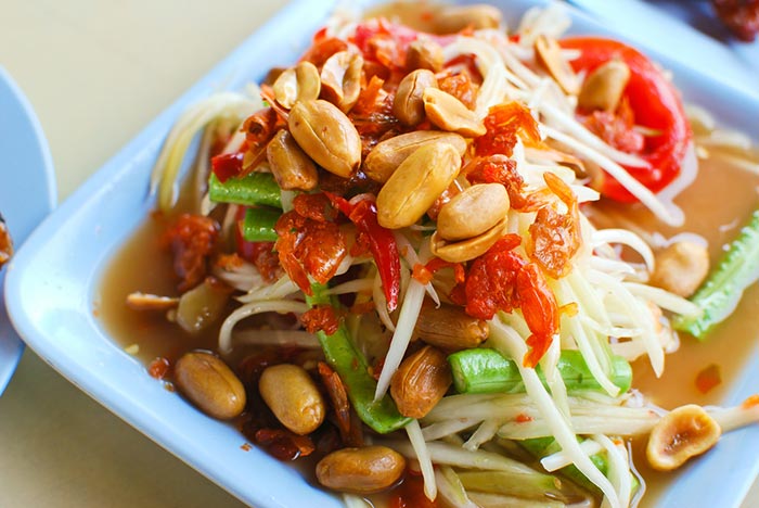 ส้มตำใส่เปลือกมะนาว ส้มตำใส่เปลือกมะนาว