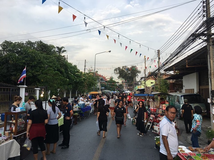 เที่ยวสุพรรณบุรี ถนนคนเดินประตูสาร
