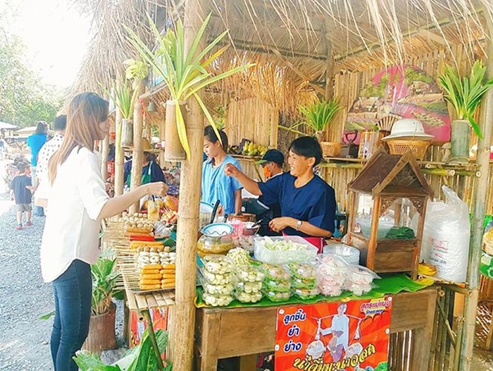 เที่ยวสุพรรณบุรี ตลาดร่มไม้ชายน้ำ วัดพระลอย