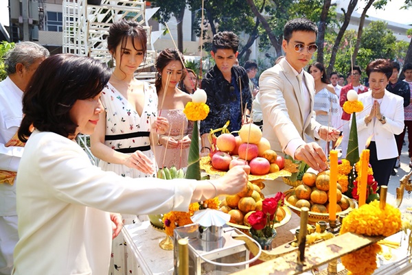 สกาวเดือน ไฮโซสะออน สกาวเดือน ไฮโซสะออน