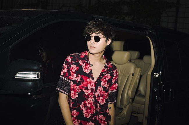 สื้อลายดอกดารา สื้อลายดอกดารา