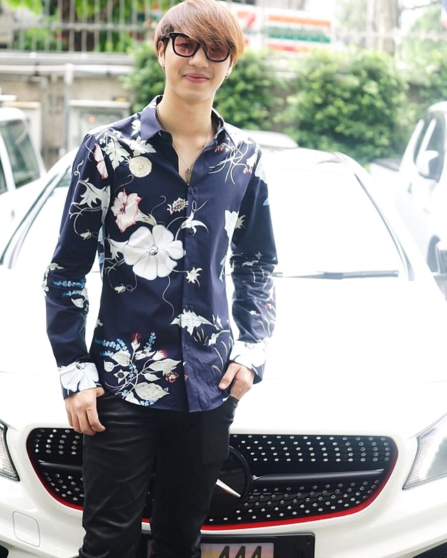 สื้อลายดอกดารา สื้อลายดอกดารา