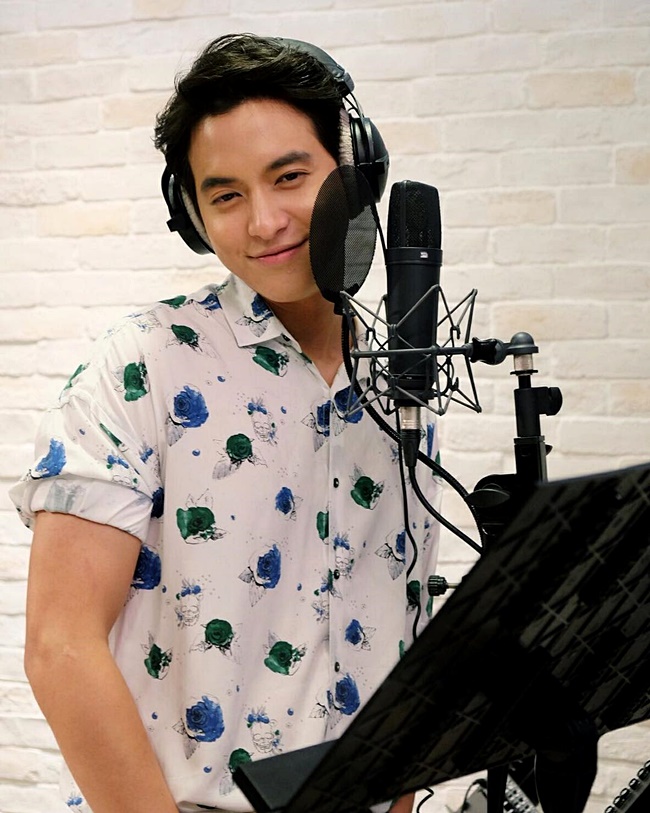 สื้อลายดอกดารา สื้อลายดอกดารา
