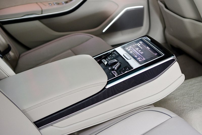 The new Audi A8L ปี 2018 The new Audi A8L ปี 2018