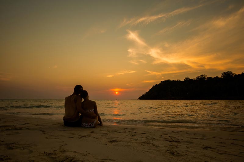 ชายหาดบรรยากาศโรแมนติก ชายหาดบรรยากาศโรแมนติก
