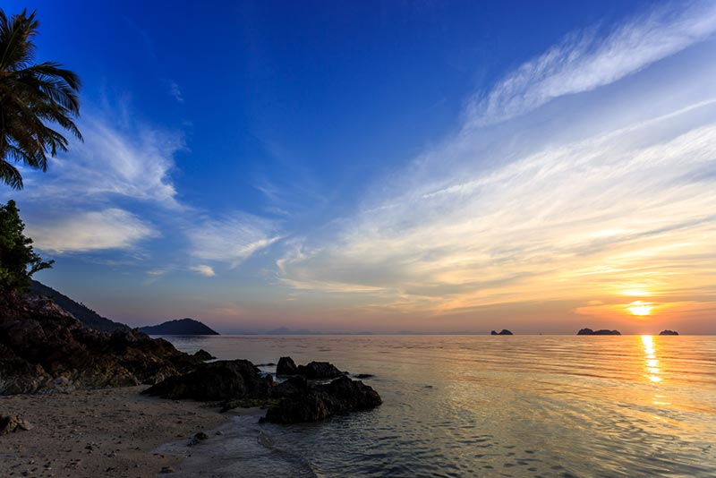ชายหาดบรรยากาศโรแมนติก ชายหาดบรรยากาศโรแมนติก