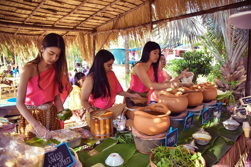 ตลาดเพลาชาย ตลาดเพลาชาย
