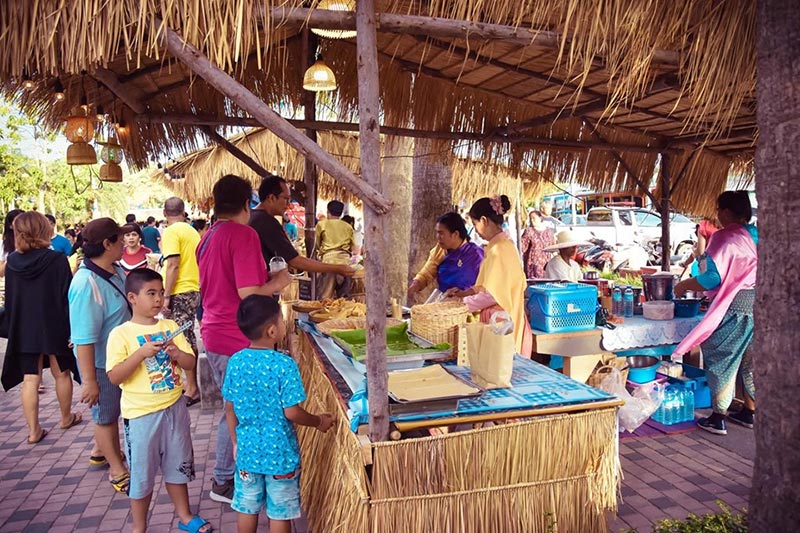 ตลาดเพลาชาย ตลาดเพลาชาย