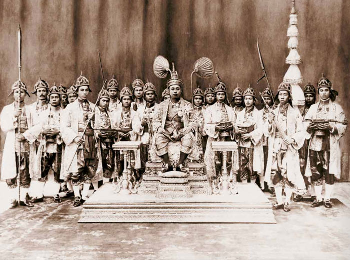 ชมภาพประวัติศาสตร์ พระราชพิธีบรมราชาภิเษก พระมหากษัตริย์แห่งพระบรมราชจักรีวงศ์ ชมภาพประวัติศาสตร์ พระราชพิธีบรมราชาภิเษก พระมหากษัตริย์แห่งพระบรมราชจักรีวงศ์