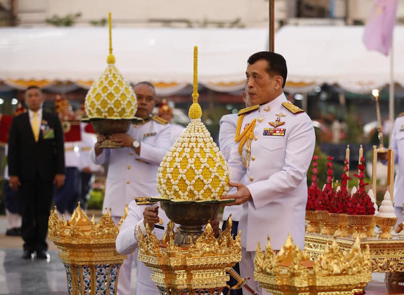 ในหลวง พระราชินี ในหลวง พระราชินี