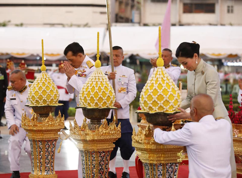 ในหลวง พระราชินี ในหลวง พระราชินี