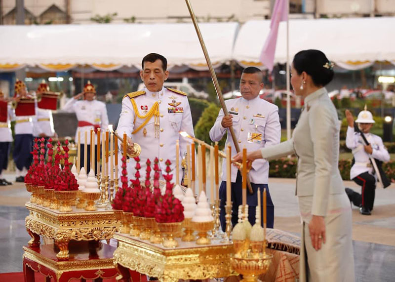 ในหลวง พระราชินี ในหลวง พระราชินี