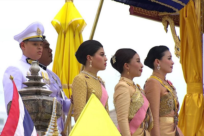 รวมภาพประวัติศาสตร์ ร.10 แห่งราชวงศ์จักกรี ในพระราชพิธีบรมราชาภิเษก 4 พ.ค. รวมภาพประวัติศาสตร์ ร.10 แห่งราชวงศ์จักกรี ในพระราชพิธีบรมราชาภิเษก 4 พ.ค.