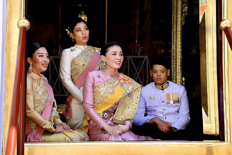 รวมภาพประวัติศาสตร์ ร.10 แห่งราชวงศ์จักกรี ในพระราชพิธีบรมราชาภิเษก 4 พ.ค. รวมภาพประวัติศาสตร์ ร.10 แห่งราชวงศ์จักกรี ในพระราชพิธีบรมราชาภิเษก 4 พ.ค.