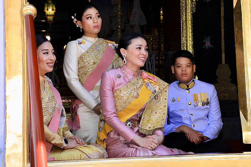 รวมภาพประวัติศาสตร์ ร.10 แห่งราชวงศ์จักกรี ในพระราชพิธีบรมราชาภิเษก 4 พ.ค. รวมภาพประวัติศาสตร์ ร.10 แห่งราชวงศ์จักกรี ในพระราชพิธีบรมราชาภิเษก 4 พ.ค.