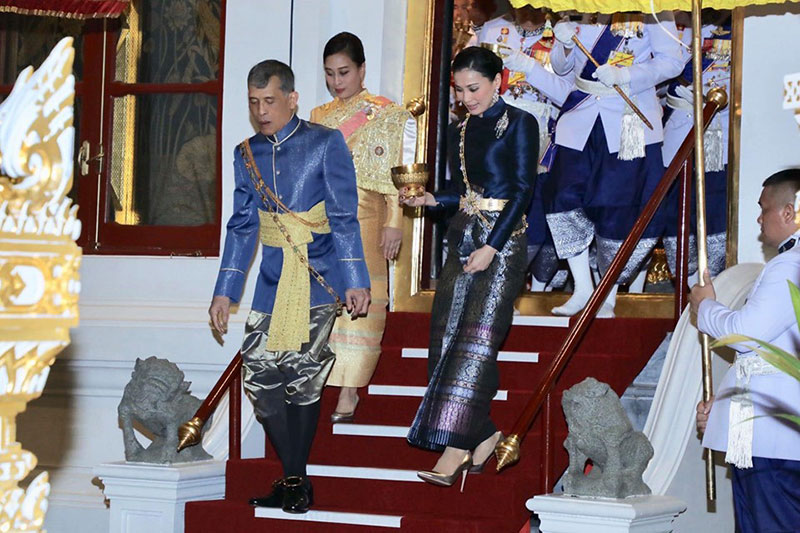 รวมภาพประวัติศาสตร์ ร.10 แห่งราชวงศ์จักกรี ในพระราชพิธีบรมราชาภิเษก 4 พ.ค. รวมภาพประวัติศาสตร์ ร.10 แห่งราชวงศ์จักกรี ในพระราชพิธีบรมราชาภิเษก 4 พ.ค.