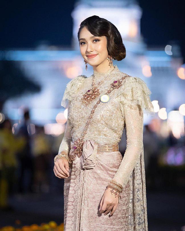 ดาราใส่ชุดไทย ดาราใส่ชุดไทย