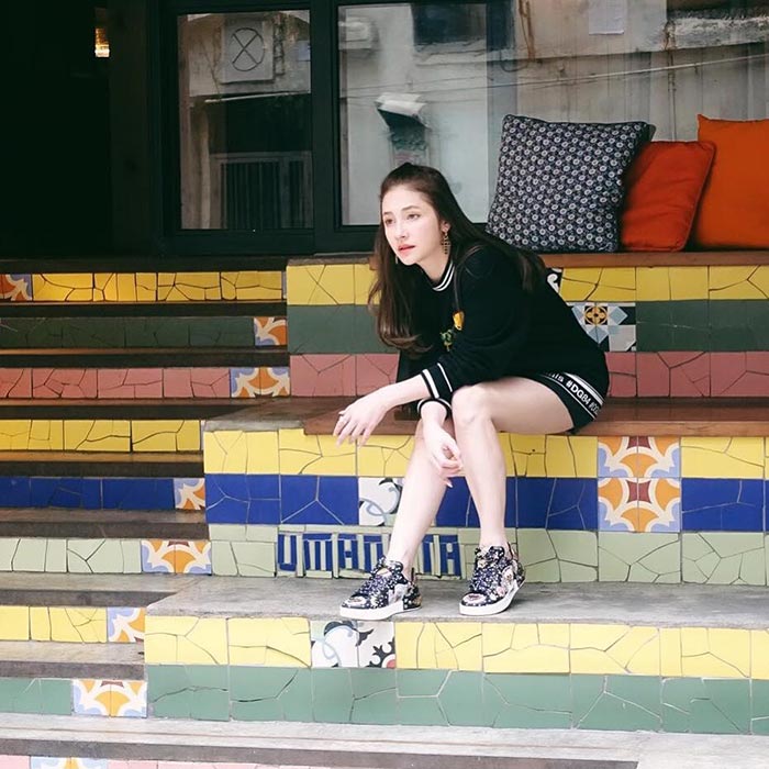 นาตาลี เจียรวนนท์ นาตาลี เจียรวนนท์