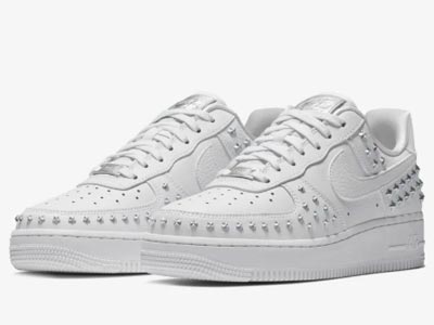 รองเท้าผ้าใบสีขาว รองเท้าผ้าใบสีขาว