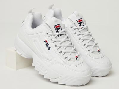 รองเท้าผ้าใบสีขาว รองเท้าผ้าใบสีขาว