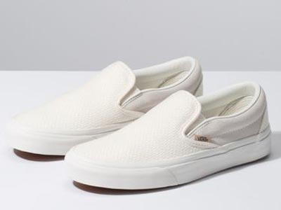 รองเท้าผ้าใบสีขาว รองเท้าผ้าใบสีขาว