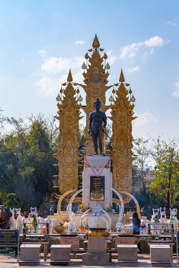 ที่เที่ยวเชียงราย อนุสาวรีย์พ่อขุนเม็งรายมหาราช