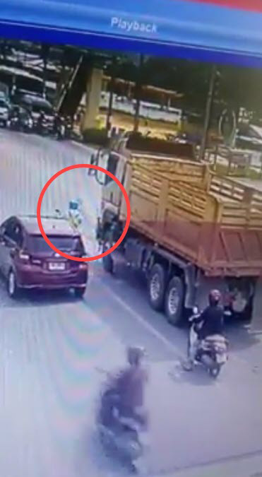 สิบล้อชนคนตาย สิบล้อชนคนตาย