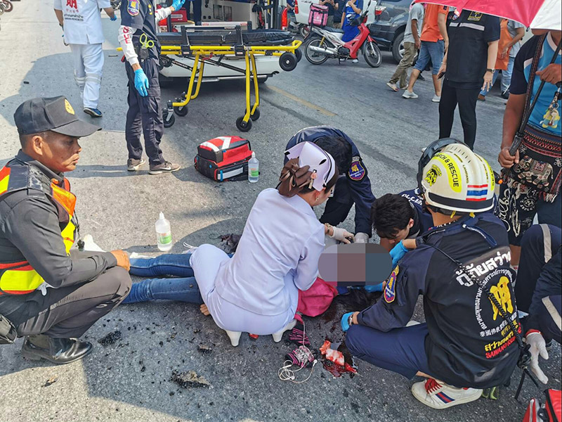 ฝาท่อระเบิดใส่สาวฟู้ดแพนด้า ฝาท่อระเบิดใส่สาวฟู้ดแพนด้า