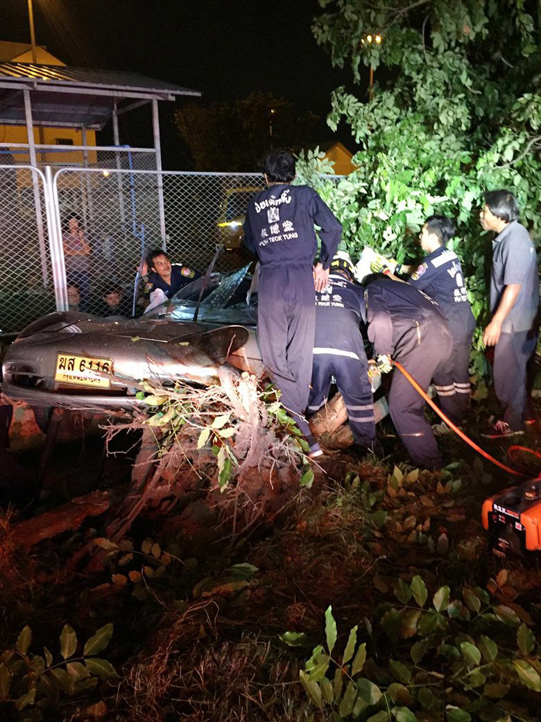 เก่ง กวิสรา เจ้าหญิงแอนดรอยด์ รถชนต้นไม้ เก่ง กวิสรา เจ้าหญิงแอนดรอยด์ รถชนต้นไม้