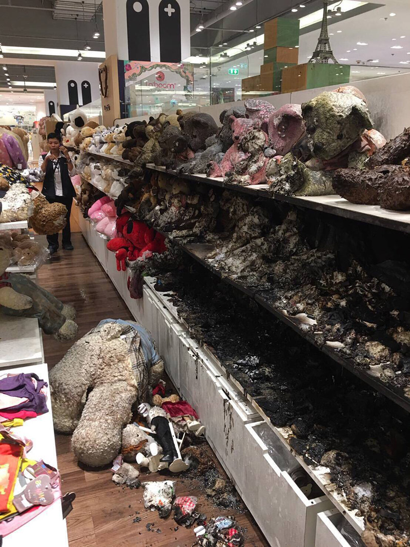 วางระเบิดร้านมินิโซสยามสแควร์วัน วางระเบิดร้านมินิโซสยามสแควร์วัน