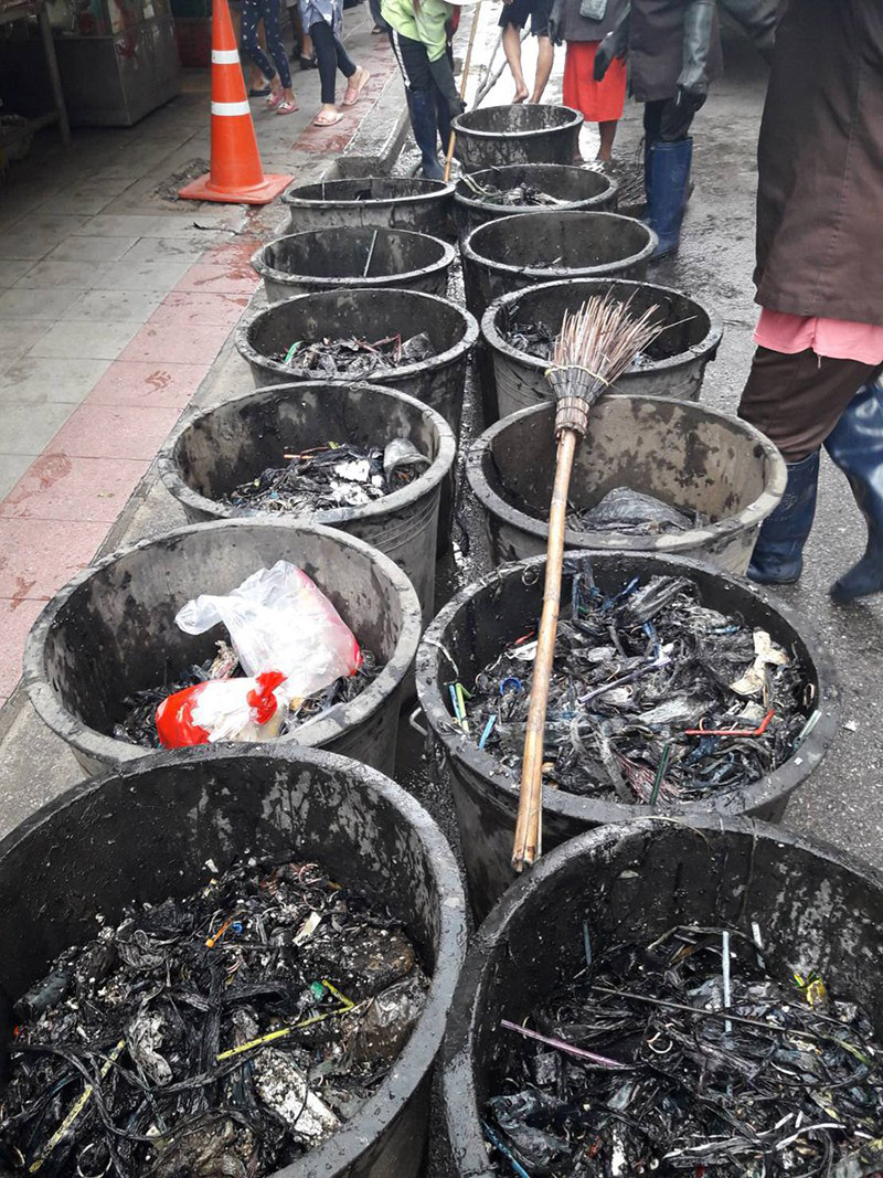 ขยะริมน้ำ ขยะริมน้ำ