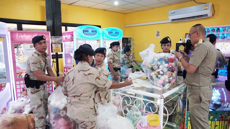 ตู้คีบตุ๊กตา ตู้คีบตุ๊กตา