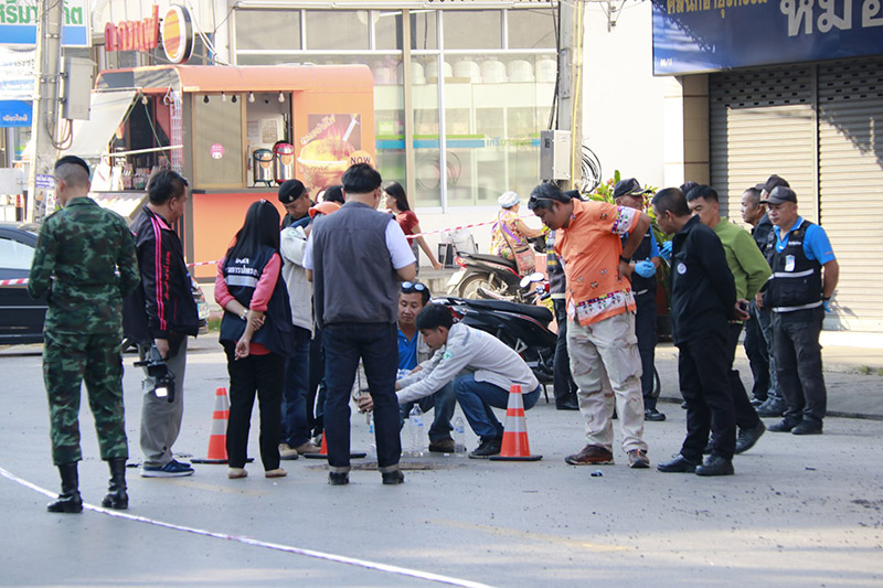 ฝาท่อระเบิดใส่สาวฟู้ดแพนด้า ฝาท่อระเบิดใส่สาวฟู้ดแพนด้า