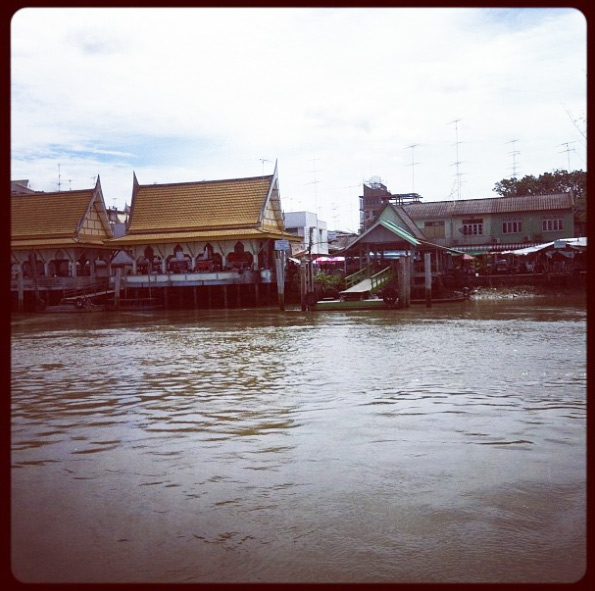 ศาลาริมน้ำแม่กลองถล่ม ศาลาริมน้ำแม่กลองถล่ม