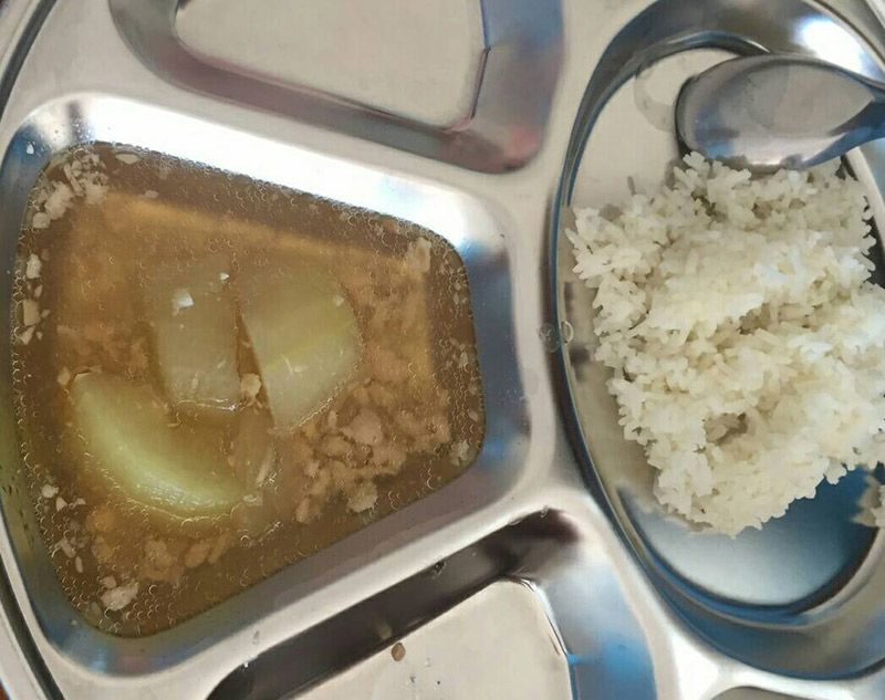 โรงเรียนให้เด็กกินไข่พะโล้บูด โรงเรียนให้เด็กกินไข่พะโล้บูด