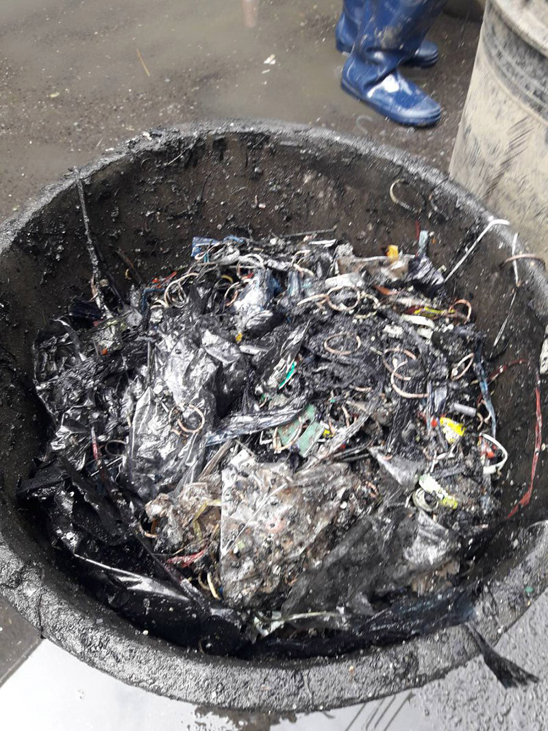 ขยะริมน้ำ ขยะริมน้ำ