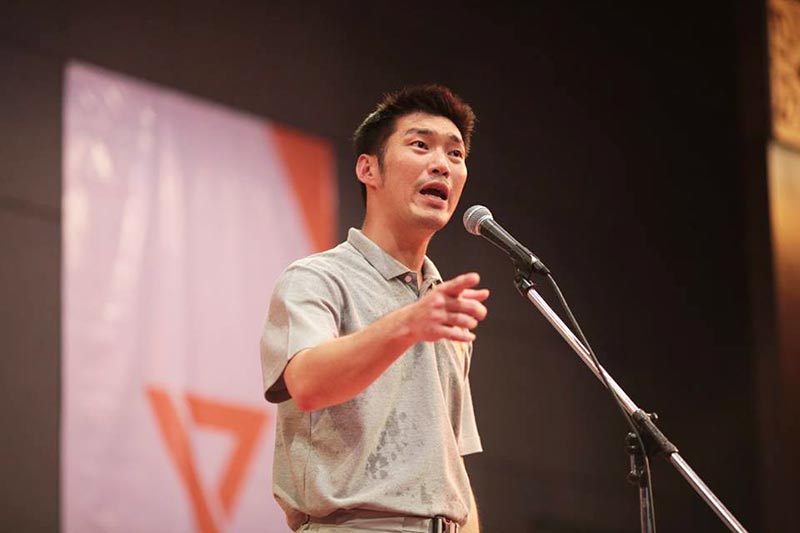 ธนาธร จึงรุ่งเรืองกิจ ธนาธร จึงรุ่งเรืองกิจ