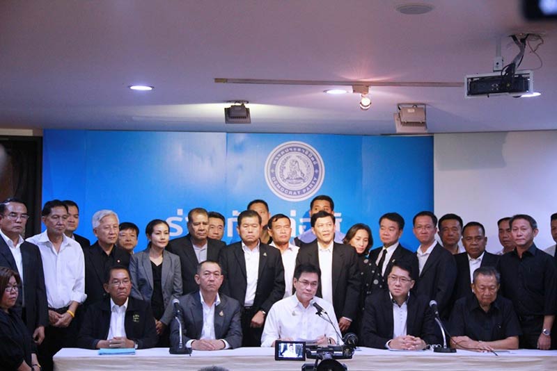 อภิสิทธิ์ เวชชาชีวะ อภิสิทธิ์ เวชชาชีวะ