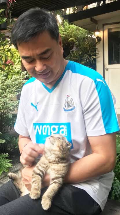 อภิสิทธิ์ เวชชาชีวะ อภิสิทธิ์ เวชชาชีวะ