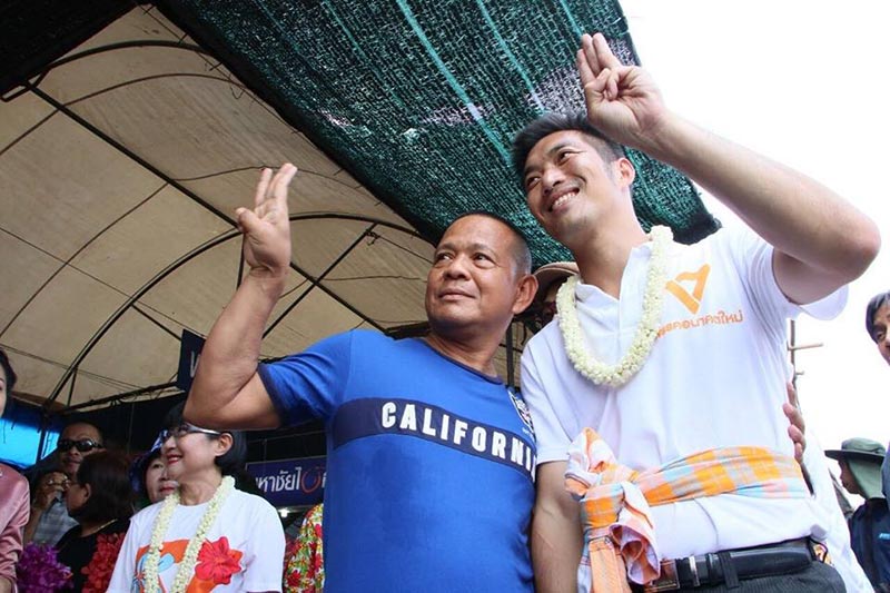 ธนาธร จึงรุ่งเรืองกิจ ธนาธร จึงรุ่งเรืองกิจ