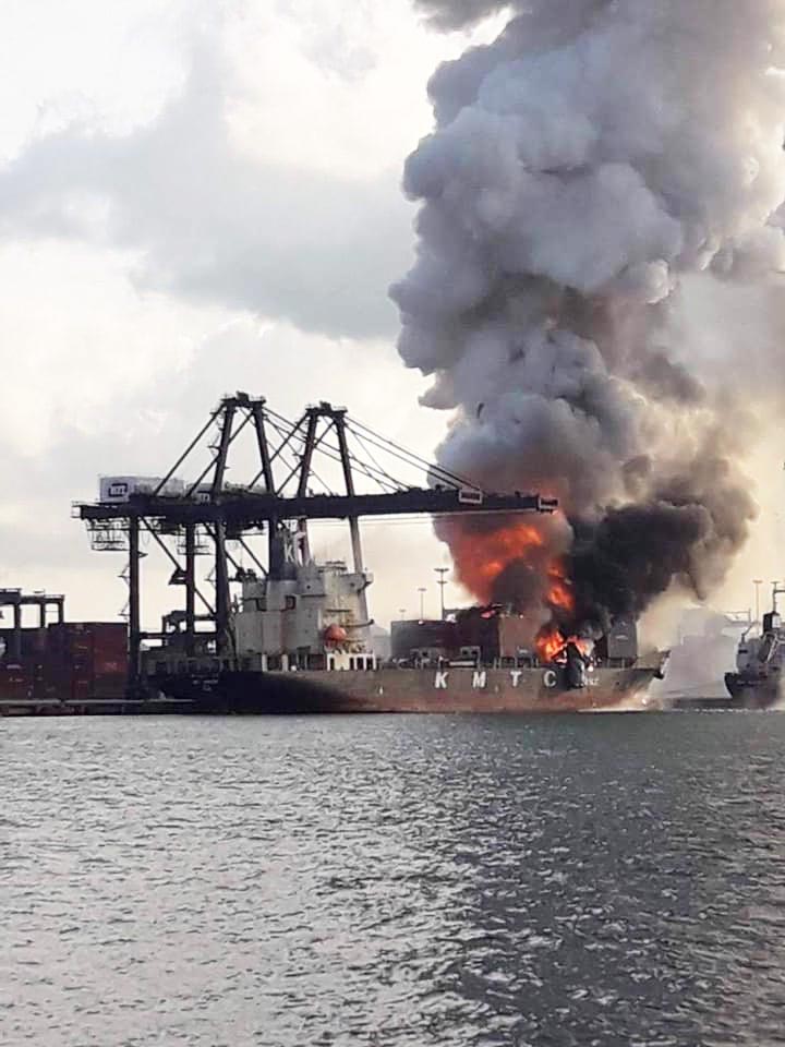 ไฟไหม้เรือบรรทุกตู้คอนเทนเนอร์ ไฟไหม้เรือบรรทุกตู้คอนเทนเนอร์