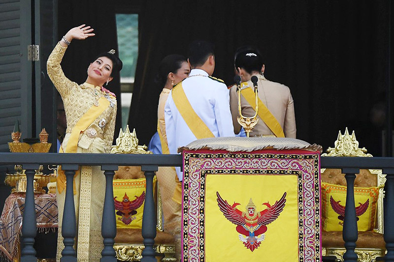 เสด็จออกสีหบัญชร เสด็จออกสีหบัญชร