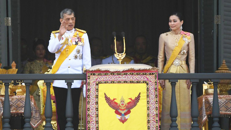 เสด็จออกสีหบัญชร เสด็จออกสีหบัญชร