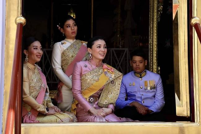 พระบรมราชินี - พระองค์หญิง - พระองค์เจ้าทีปังกร พระบรมราชินี - พระองค์หญิง - พระองค์เจ้าทีปังกร