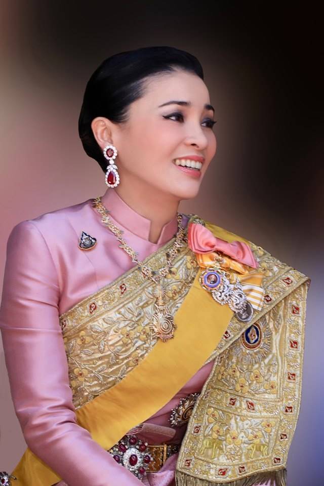 สมเด็จพระนางเจ้าฯ พระบรมราชินี สมเด็จพระนางเจ้าฯ พระบรมราชินี