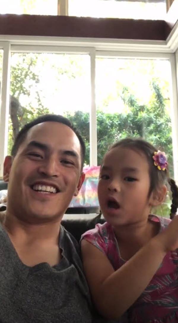 พ่อสงกรานต์ หอมหัว น้องปีใหม่ พ่อสงกรานต์ หอมหัว น้องปีใหม่