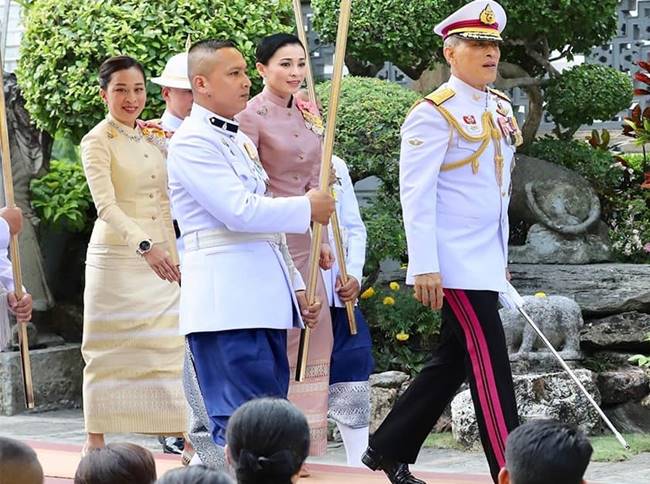 พระบาทสมเด็จพระเจ้าอยู่หัว-สมเด็จพระราชินี พระบาทสมเด็จพระเจ้าอยู่หัว-สมเด็จพระราชินี